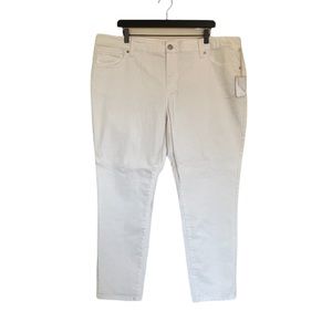 NWT Universal Thread Plus Size Classic White Skinny Jeans